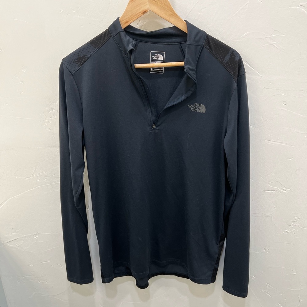 Men’s North Face Pull Over - Size M